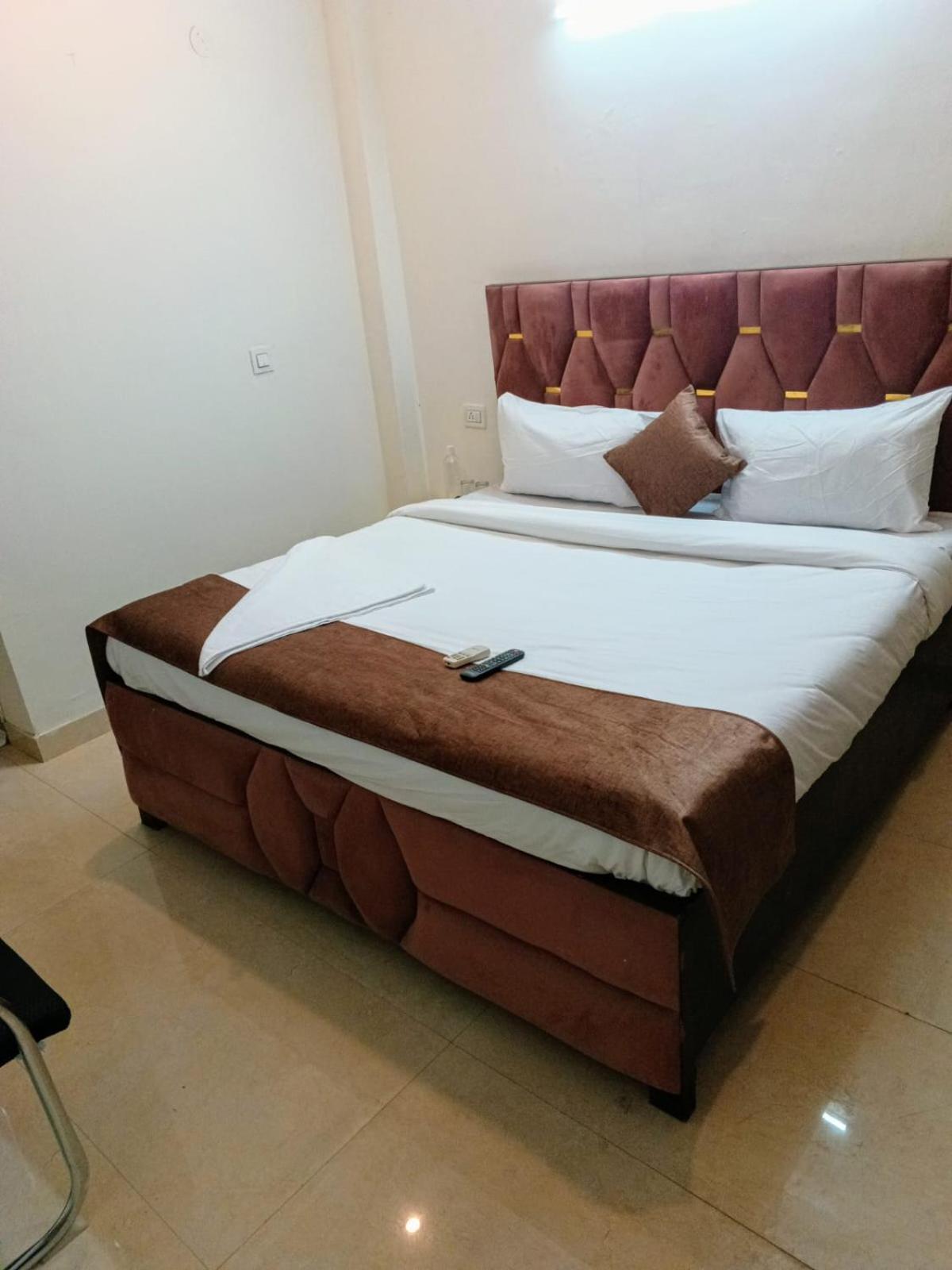 Soooper Hotel 구르가온 외부 사진