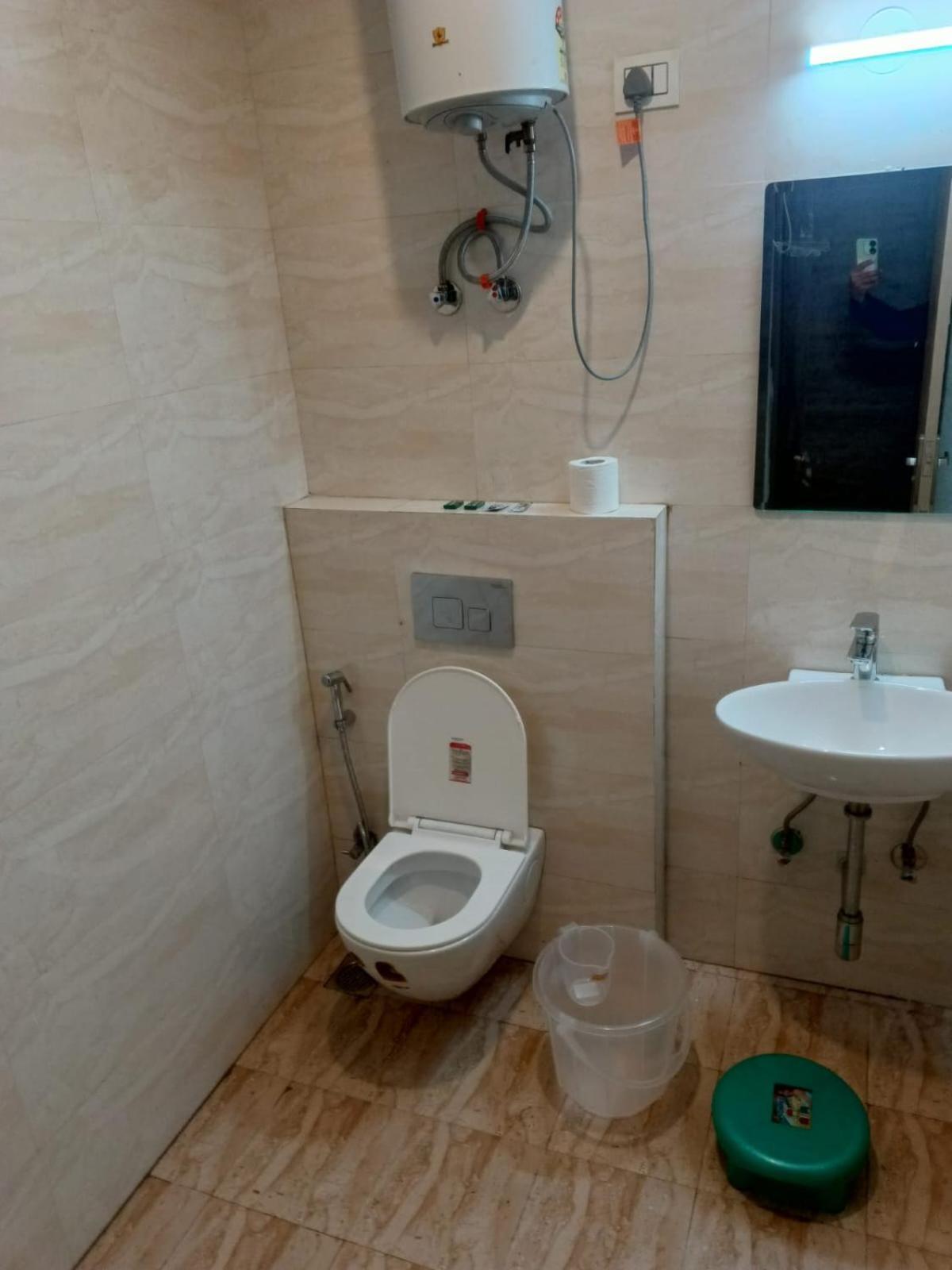 Soooper Hotel 구르가온 외부 사진