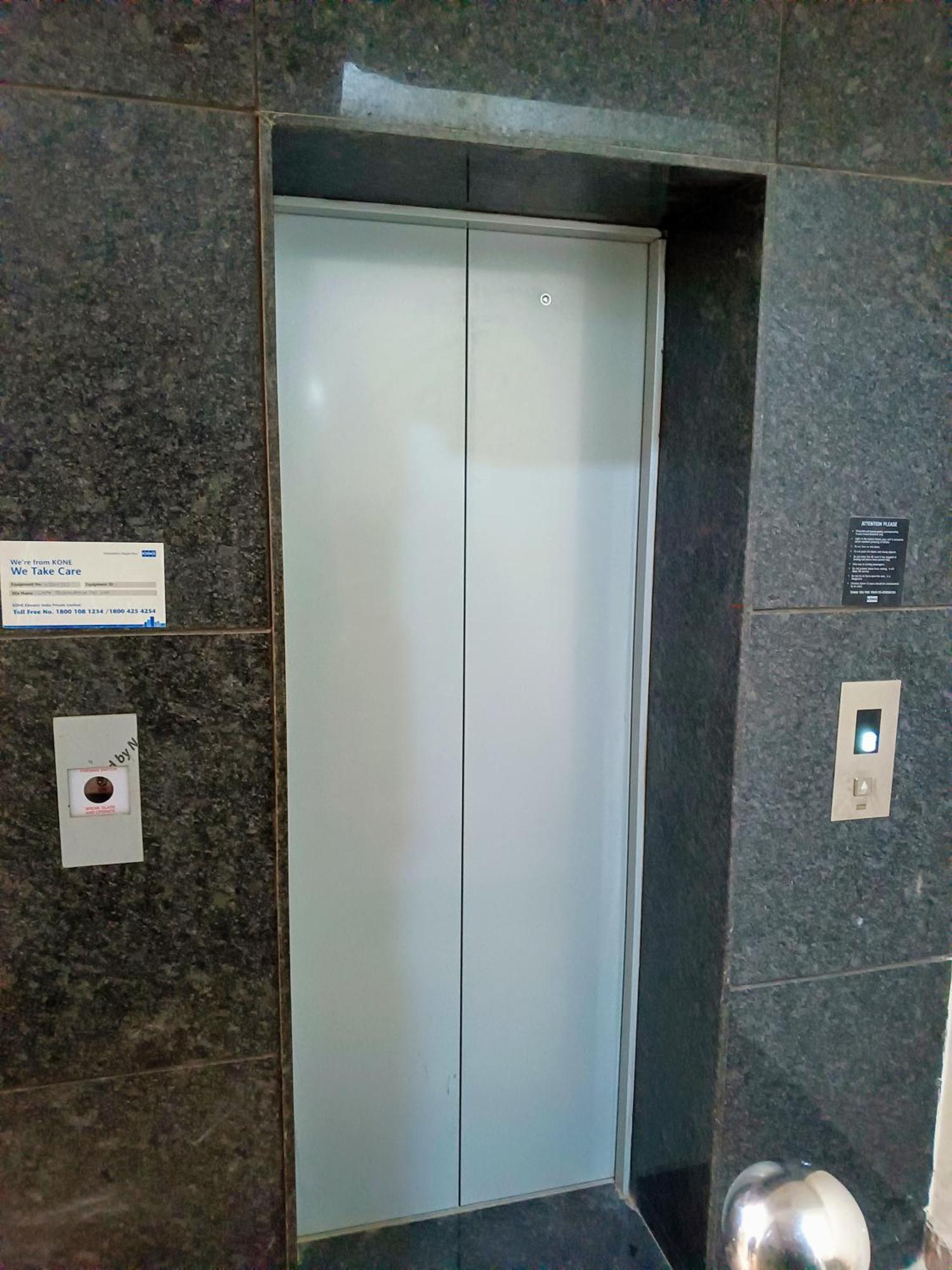 Soooper Hotel 구르가온 외부 사진